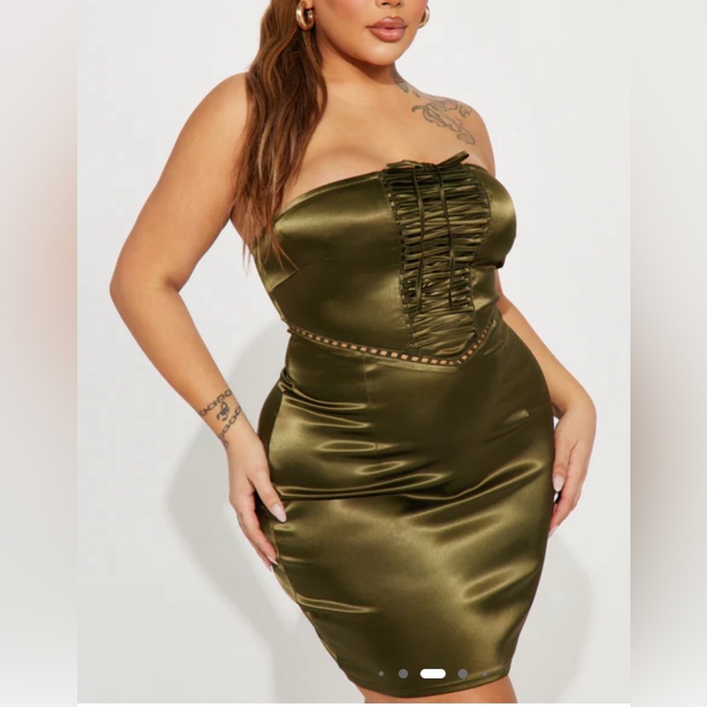Olive Green Strapless 👗 Size 1XL